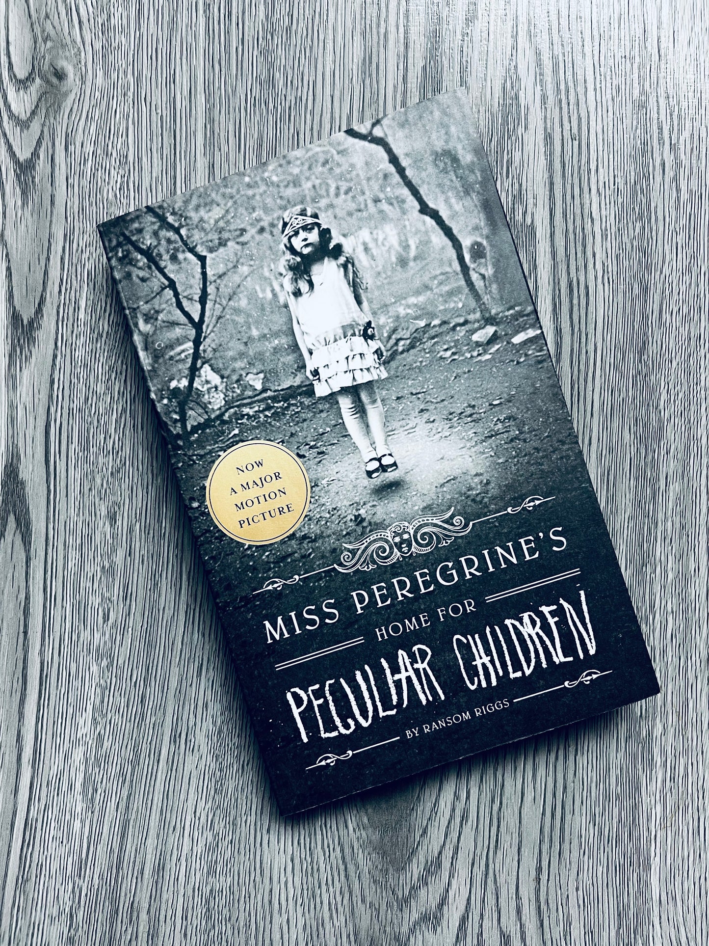 Miss Peregrine's Home for Peculiar Children (Miss Peregine's Peculiar Children #1) by Ransom Riggs
